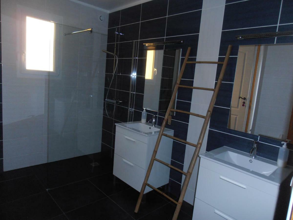 Chambres Sous Les Vignes Du Buttois Bussy-le-Grand Luaran gambar